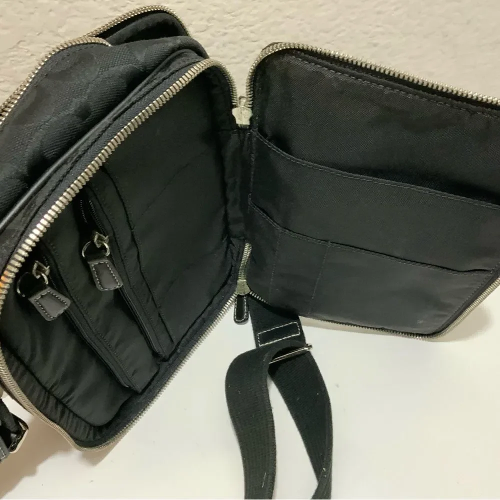 Vintage  COACH Signature 4270 Logo Canvas Camera/Flight Bag sling Black Rare